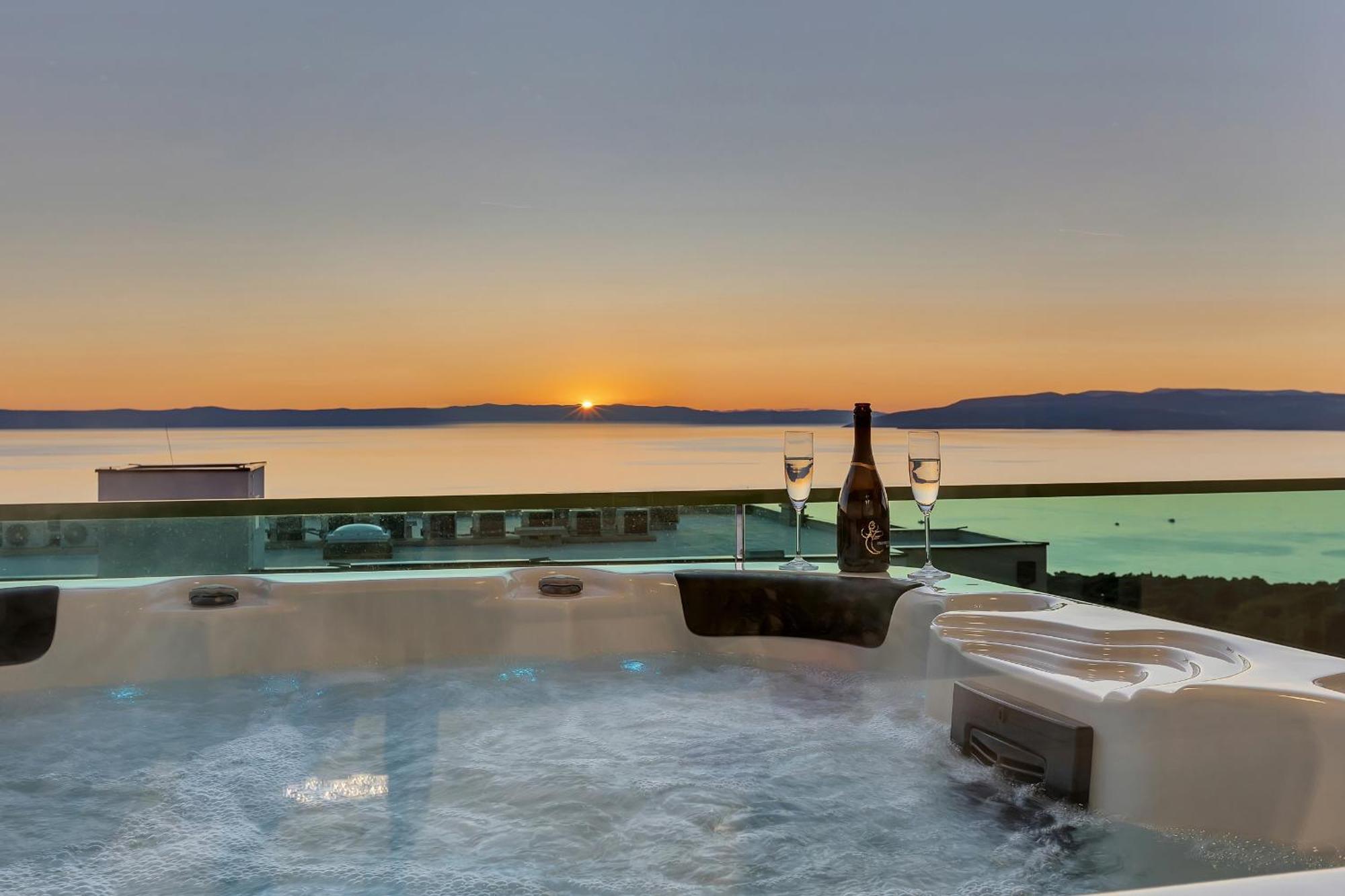 Ferienwohnung Exclusive Penthouse Big Blue With Private Jacuzzi Makarska Exterior foto