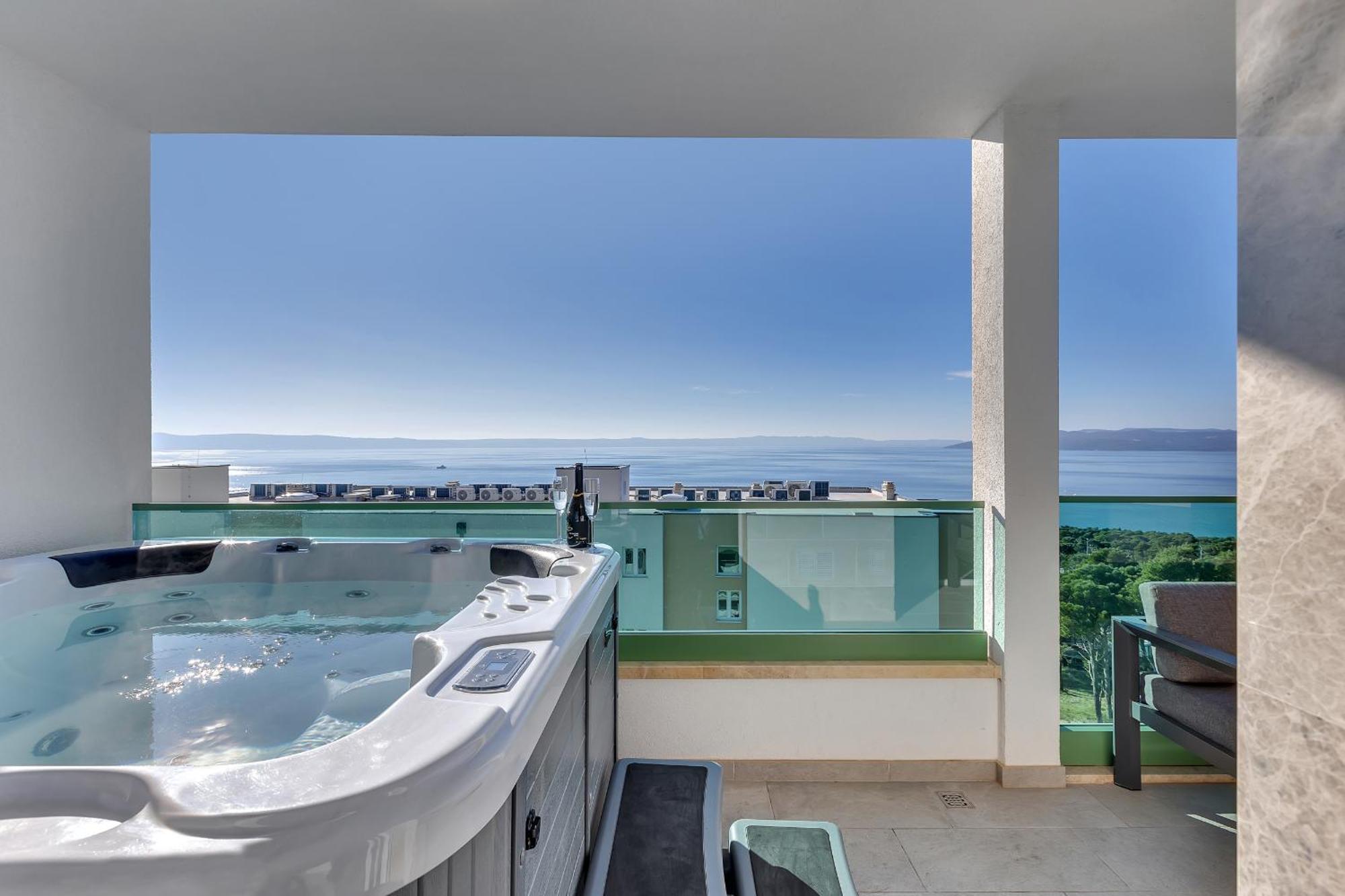 Ferienwohnung Exclusive Penthouse Big Blue With Private Jacuzzi Makarska Exterior foto