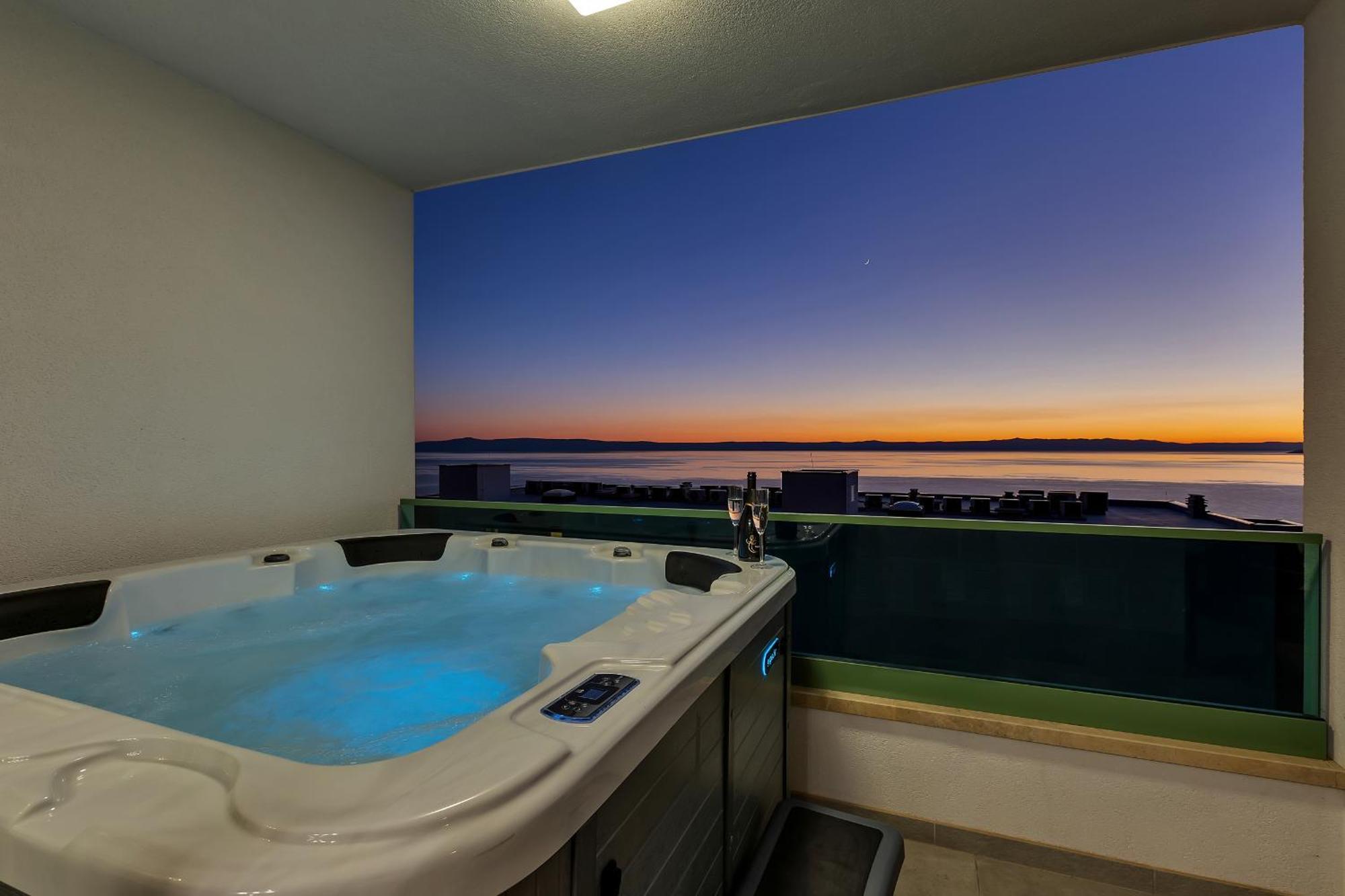 Ferienwohnung Exclusive Penthouse Big Blue With Private Jacuzzi Makarska Exterior foto