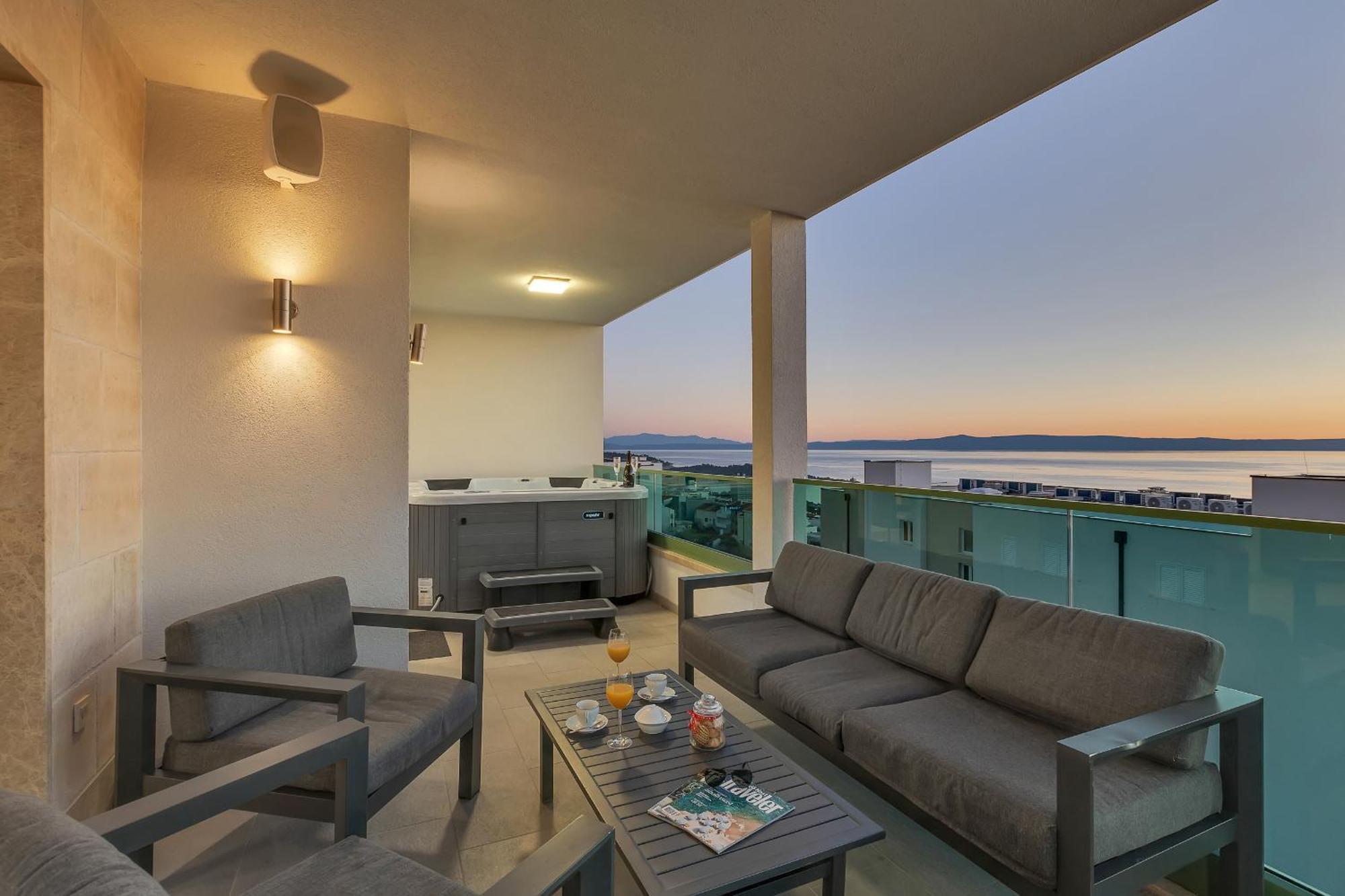 Ferienwohnung Exclusive Penthouse Big Blue With Private Jacuzzi Makarska Exterior foto